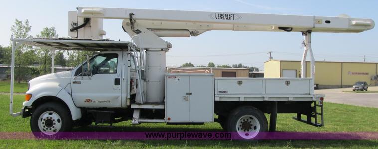 image for item F8814 2000 Ford F750 Super Duty XL boom truck