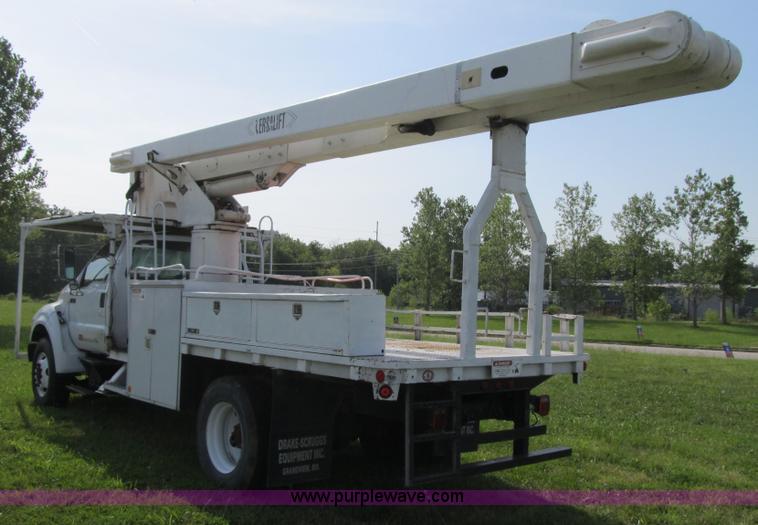 image for item F8814 2000 Ford F750 Super Duty XL boom truck