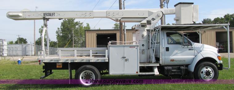 image for item F8814 2000 Ford F750 Super Duty XL boom truck