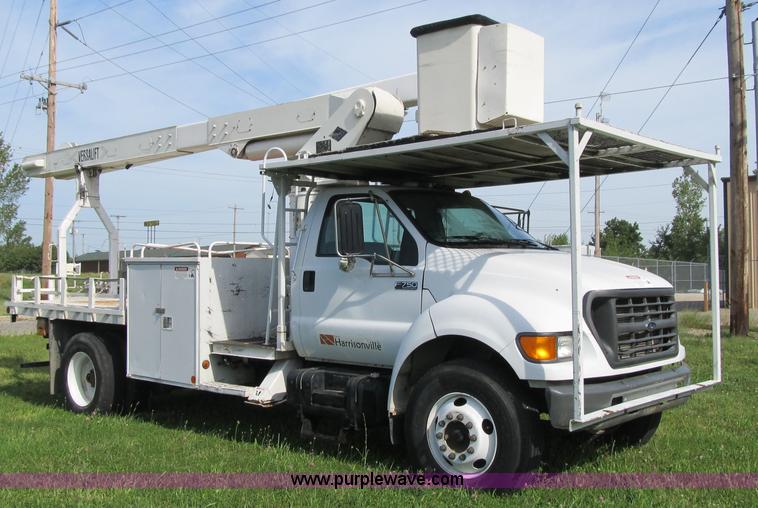 image for item F8814 2000 Ford F750 Super Duty XL boom truck
