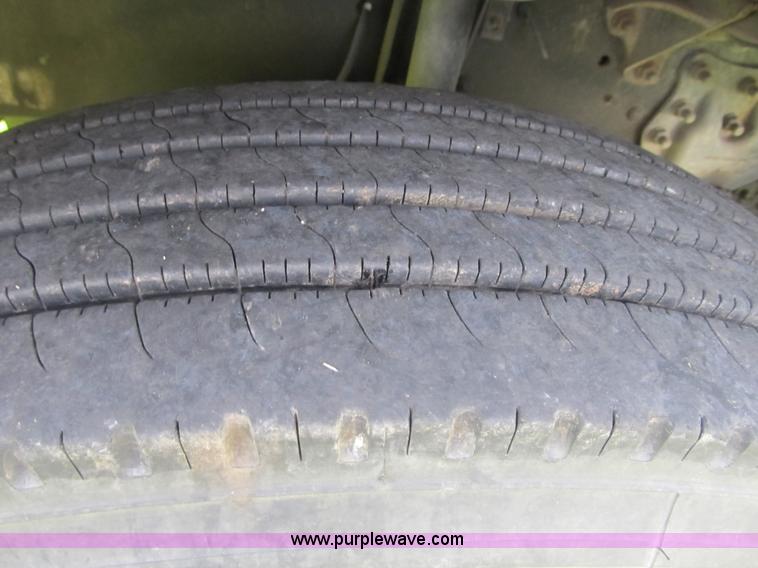 image for item F8814 2000 Ford F750 Super Duty XL boom truck