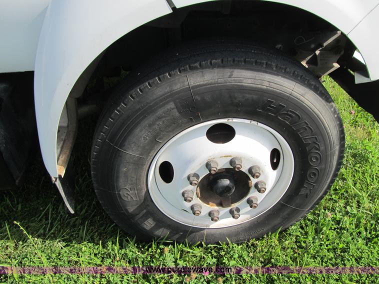 image for item F8814 2000 Ford F750 Super Duty XL boom truck