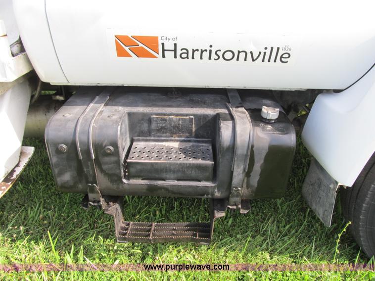 image for item F8814 2000 Ford F750 Super Duty XL boom truck