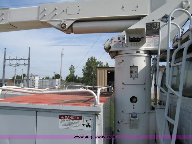 image for item F8814 2000 Ford F750 Super Duty XL boom truck