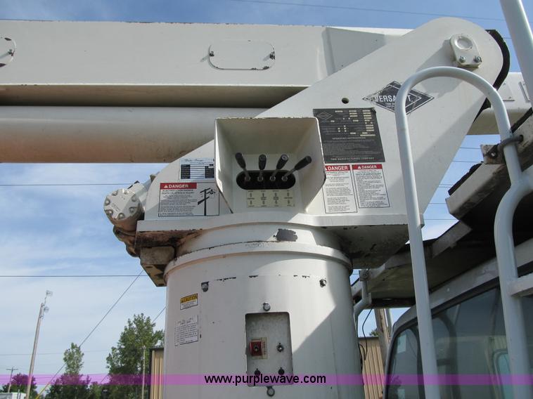 image for item F8814 2000 Ford F750 Super Duty XL boom truck