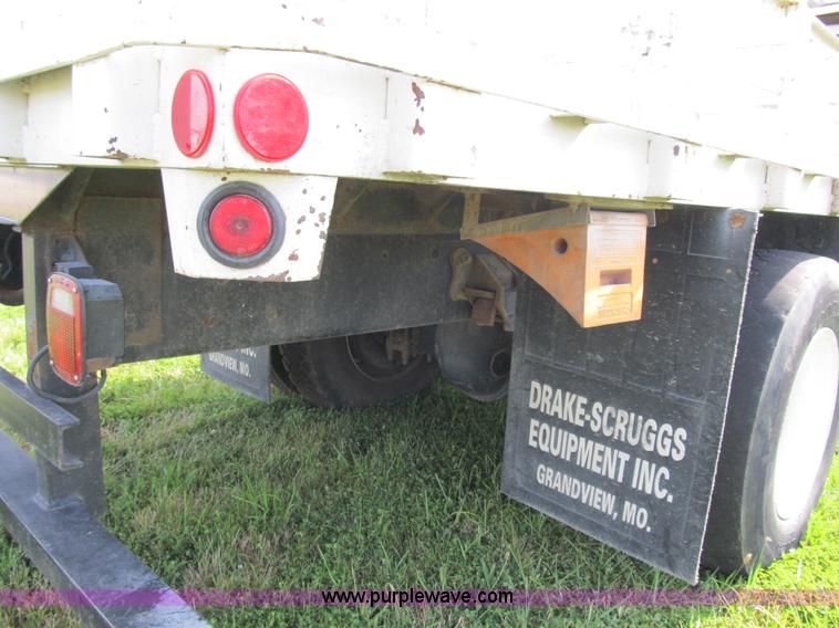 image for item F8814 2000 Ford F750 Super Duty XL boom truck