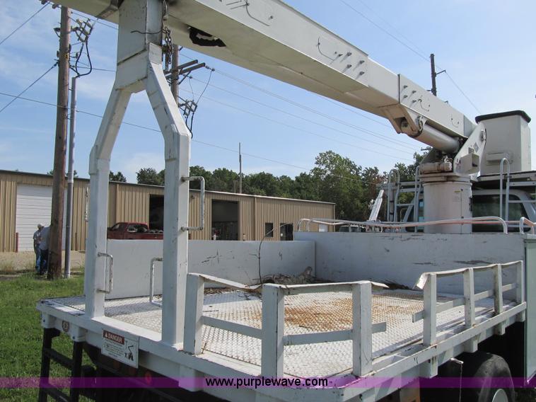 image for item F8814 2000 Ford F750 Super Duty XL boom truck