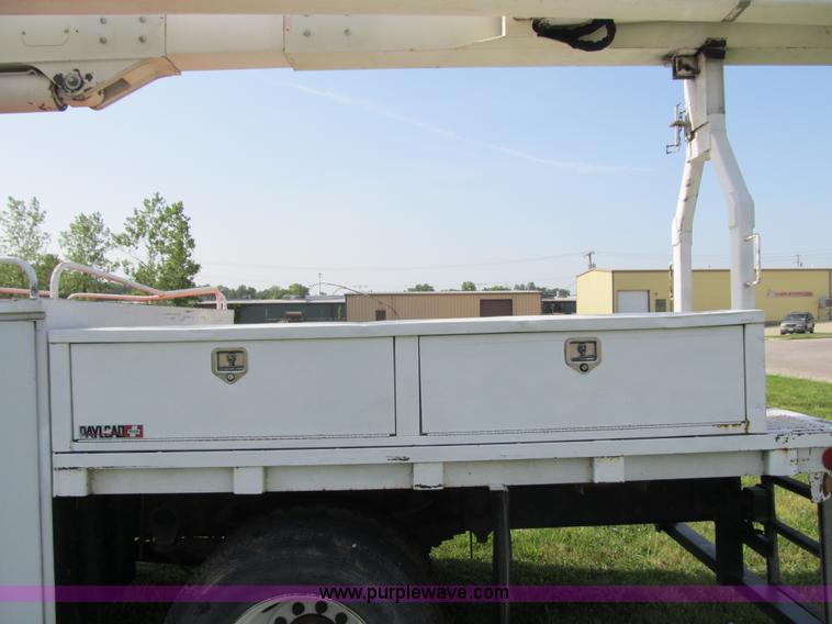 image for item F8814 2000 Ford F750 Super Duty XL boom truck