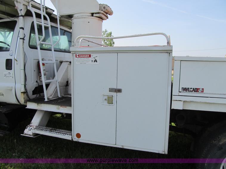 image for item F8814 2000 Ford F750 Super Duty XL boom truck