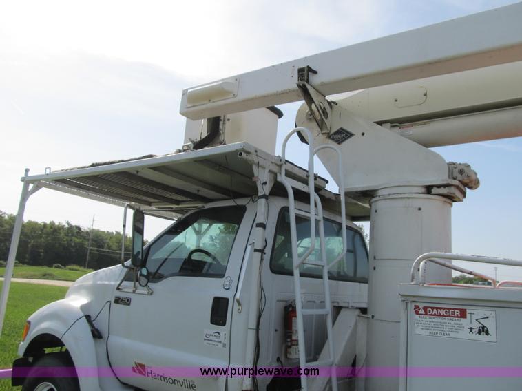 image for item F8814 2000 Ford F750 Super Duty XL boom truck