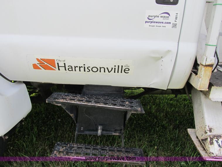 image for item F8814 2000 Ford F750 Super Duty XL boom truck