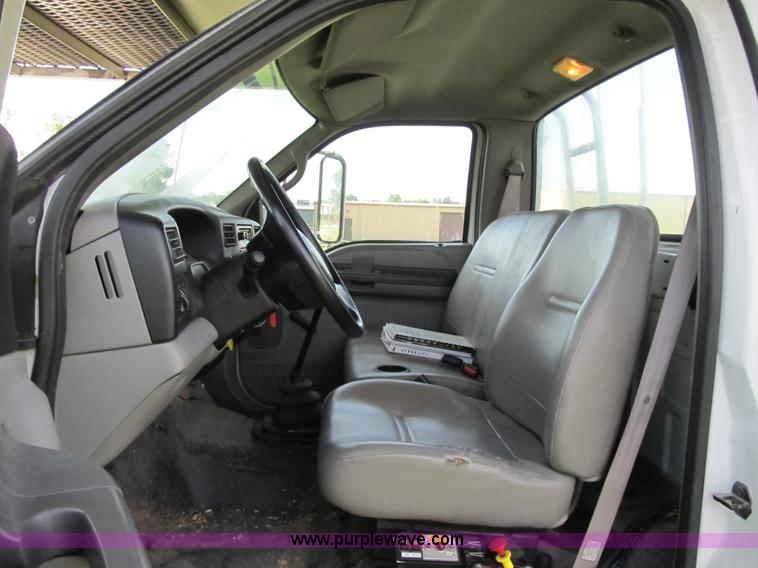 image for item F8814 2000 Ford F750 Super Duty XL boom truck