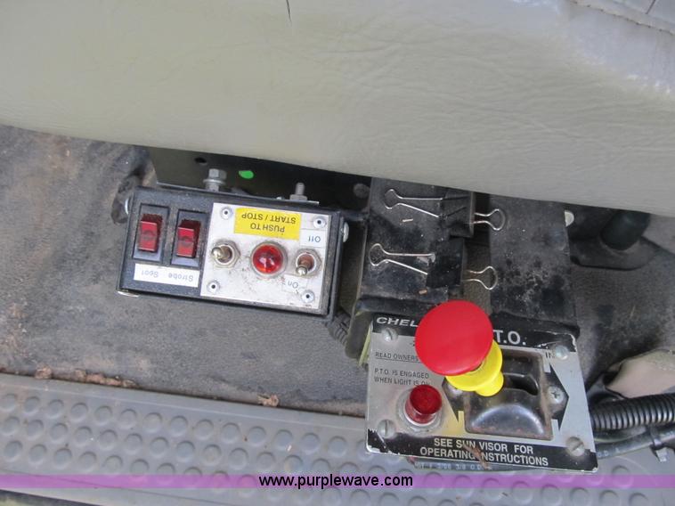 image for item F8814 2000 Ford F750 Super Duty XL boom truck