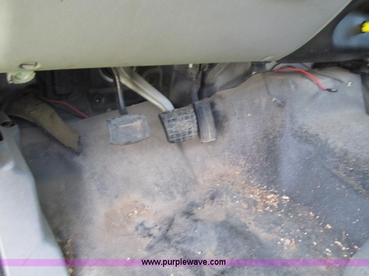 image for item F8814 2000 Ford F750 Super Duty XL boom truck