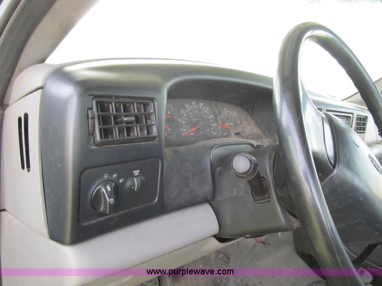 image for item F8814 2000 Ford F750 Super Duty XL boom truck