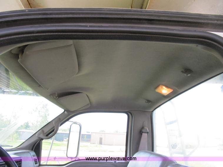 image for item F8814 2000 Ford F750 Super Duty XL boom truck