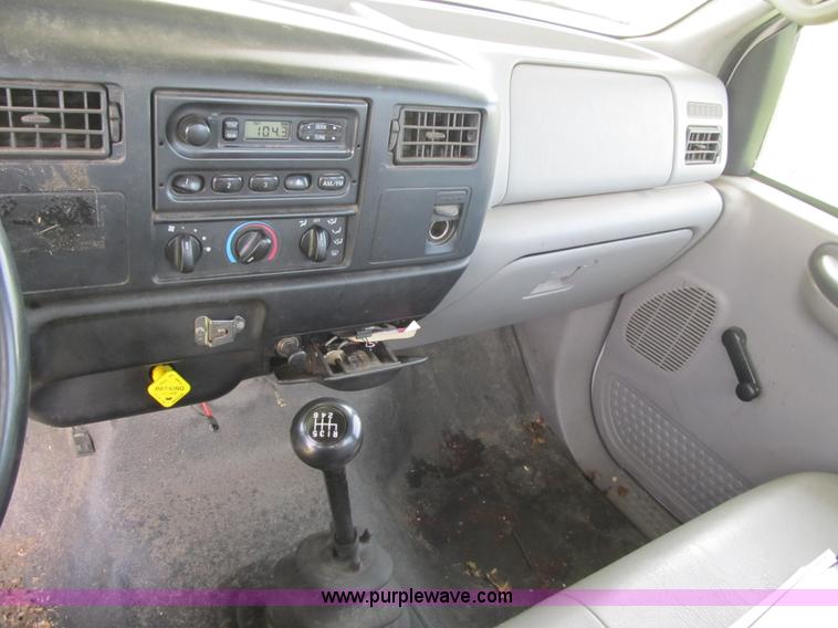 image for item F8814 2000 Ford F750 Super Duty XL boom truck