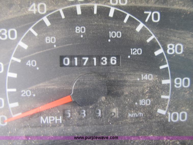 image for item F8814 2000 Ford F750 Super Duty XL boom truck