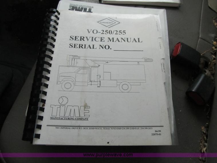 image for item F8814 2000 Ford F750 Super Duty XL boom truck