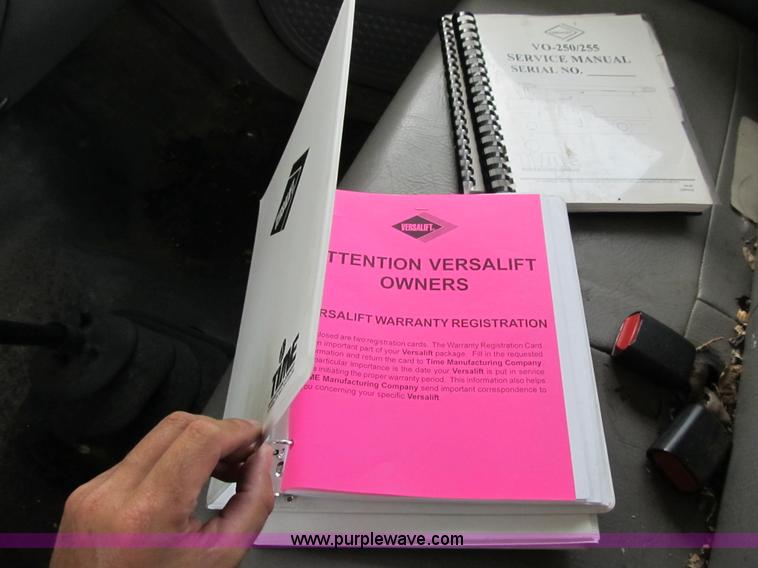 image for item F8814 2000 Ford F750 Super Duty XL boom truck