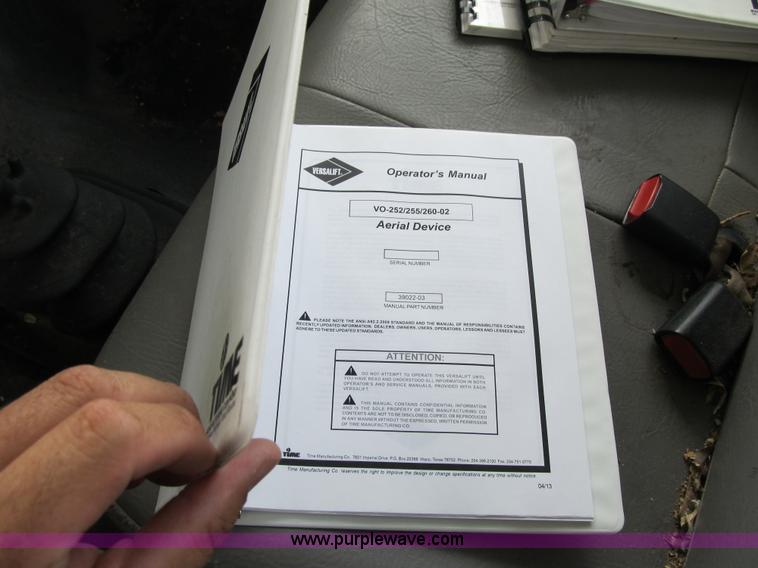 image for item F8814 2000 Ford F750 Super Duty XL boom truck