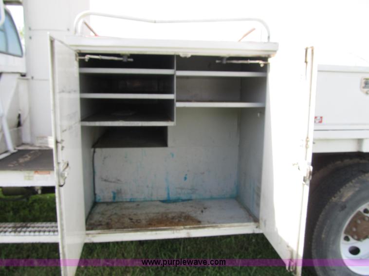 image for item F8814 2000 Ford F750 Super Duty XL boom truck