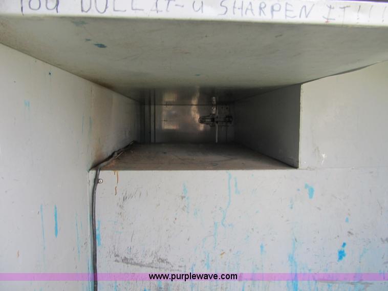 image for item F8814 2000 Ford F750 Super Duty XL boom truck