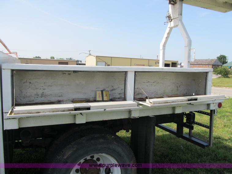 image for item F8814 2000 Ford F750 Super Duty XL boom truck