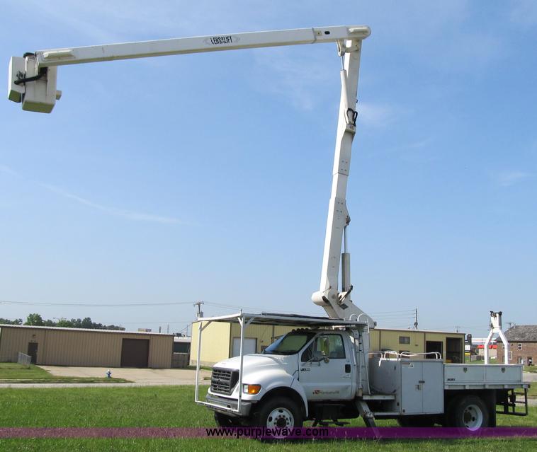 image for item F8814 2000 Ford F750 Super Duty XL boom truck