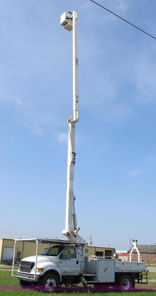image for item F8814 2000 Ford F750 Super Duty XL boom truck