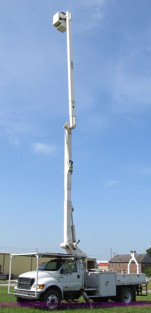 image for item F8814 2000 Ford F750 Super Duty XL boom truck