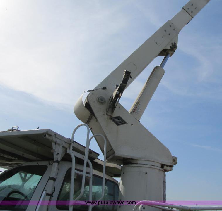 image for item F8814 2000 Ford F750 Super Duty XL boom truck