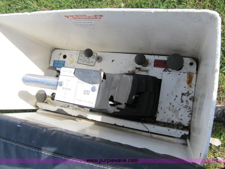 image for item F8814 2000 Ford F750 Super Duty XL boom truck