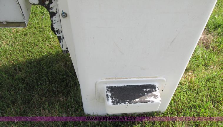 image for item F8814 2000 Ford F750 Super Duty XL boom truck