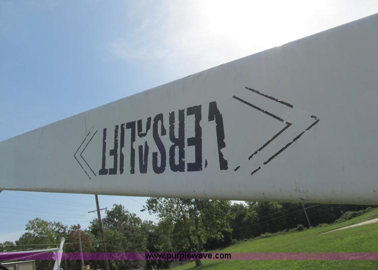 image for item F8814 2000 Ford F750 Super Duty XL boom truck