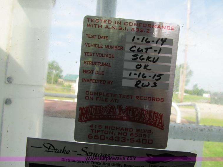 image for item F8814 2000 Ford F750 Super Duty XL boom truck