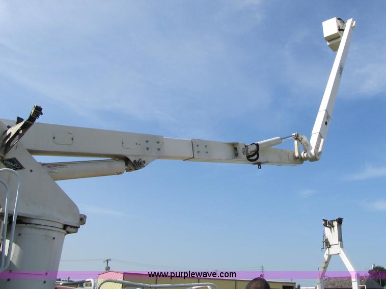 image for item F8814 2000 Ford F750 Super Duty XL boom truck