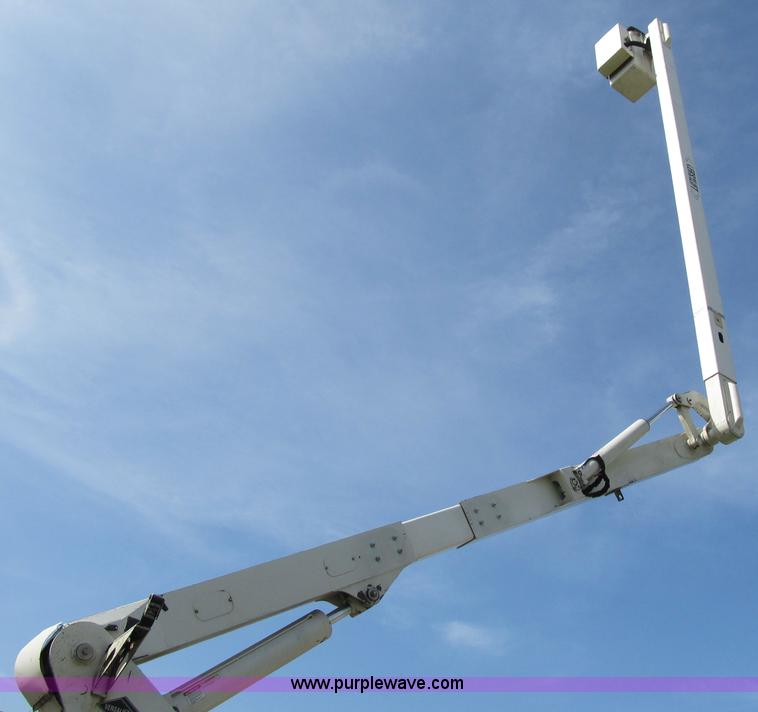 image for item F8814 2000 Ford F750 Super Duty XL boom truck