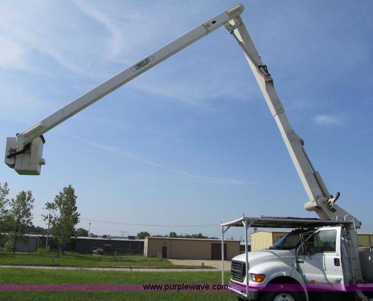 image for item F8814 2000 Ford F750 Super Duty XL boom truck