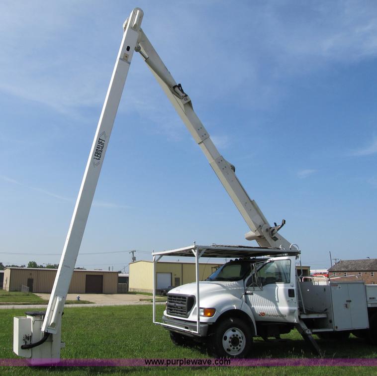 image for item F8814 2000 Ford F750 Super Duty XL boom truck