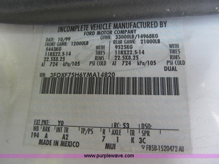 image for item F8814 2000 Ford F750 Super Duty XL boom truck