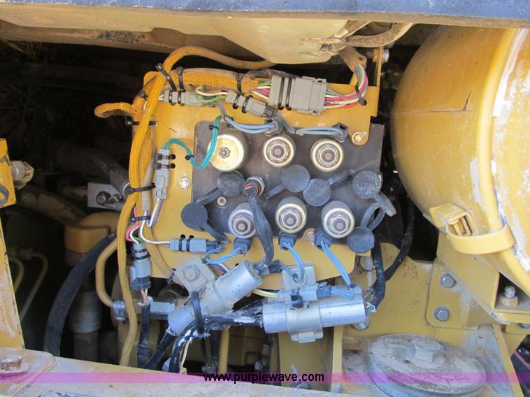 image for item G6516 2001 Caterpillar 963C track loader