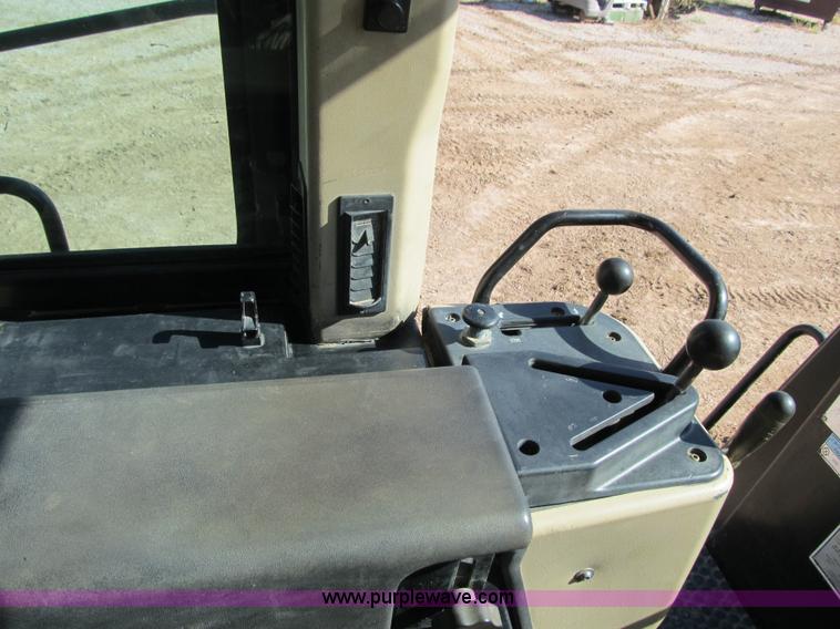 image for item G6516 2001 Caterpillar 963C track loader