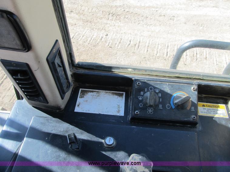 image for item G6516 2001 Caterpillar 963C track loader