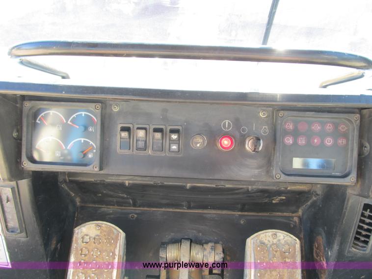 image for item G6516 2001 Caterpillar 963C track loader