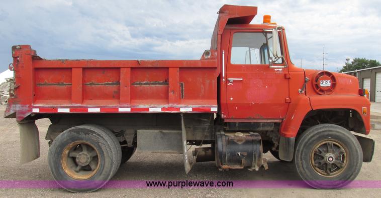 image for item G9989 1984 Ford 8000 dump truck