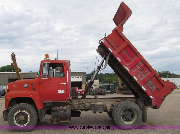 image for item G9989 1984 Ford 8000 dump truck