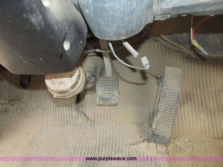 image for item G9989 1984 Ford 8000 dump truck