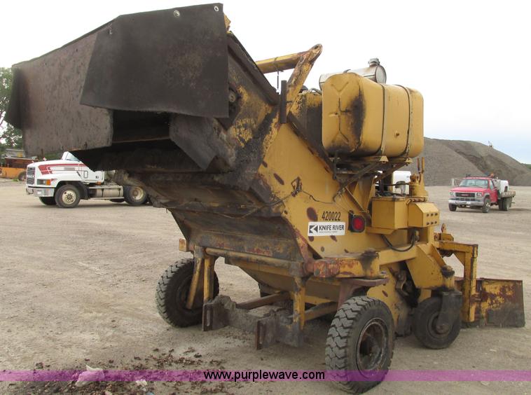 image for item G9993 1988 Lincoln 660H windrow elevator