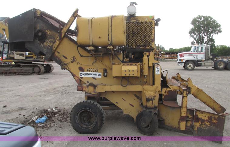 image for item G9993 1988 Lincoln 660H windrow elevator